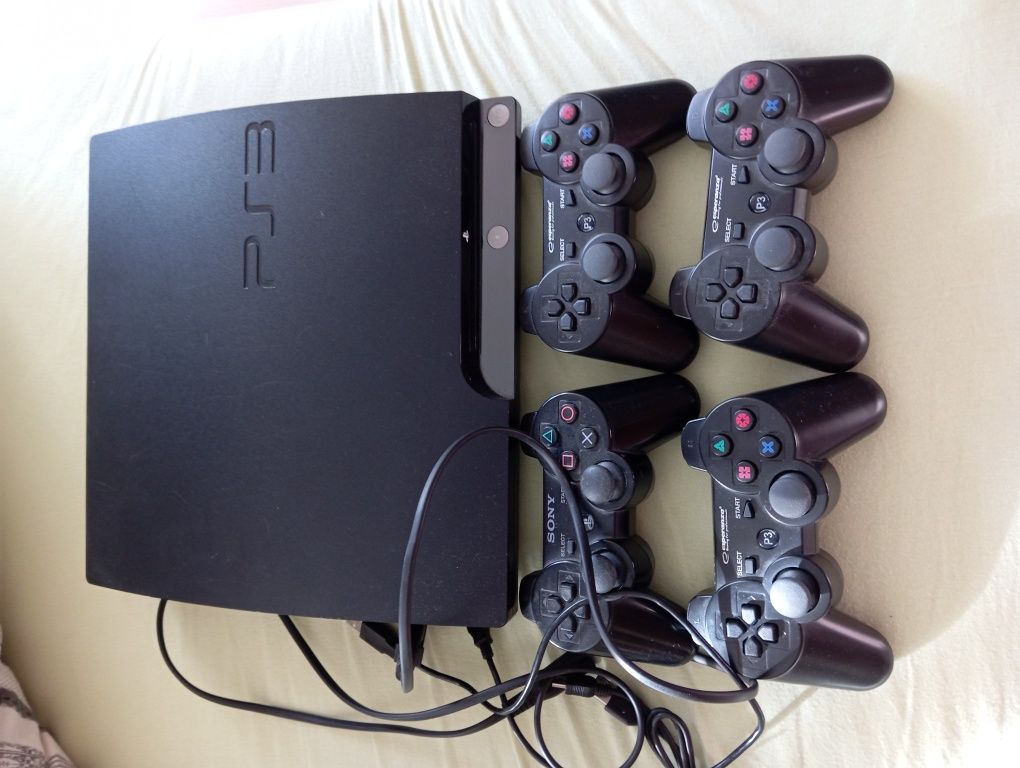 Konsola PlayStation 3 + 4 pady