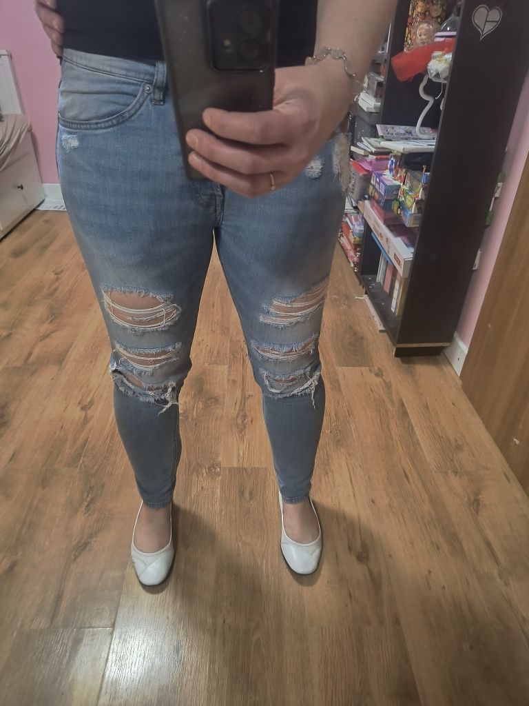 Spodnie z dziurami H&M