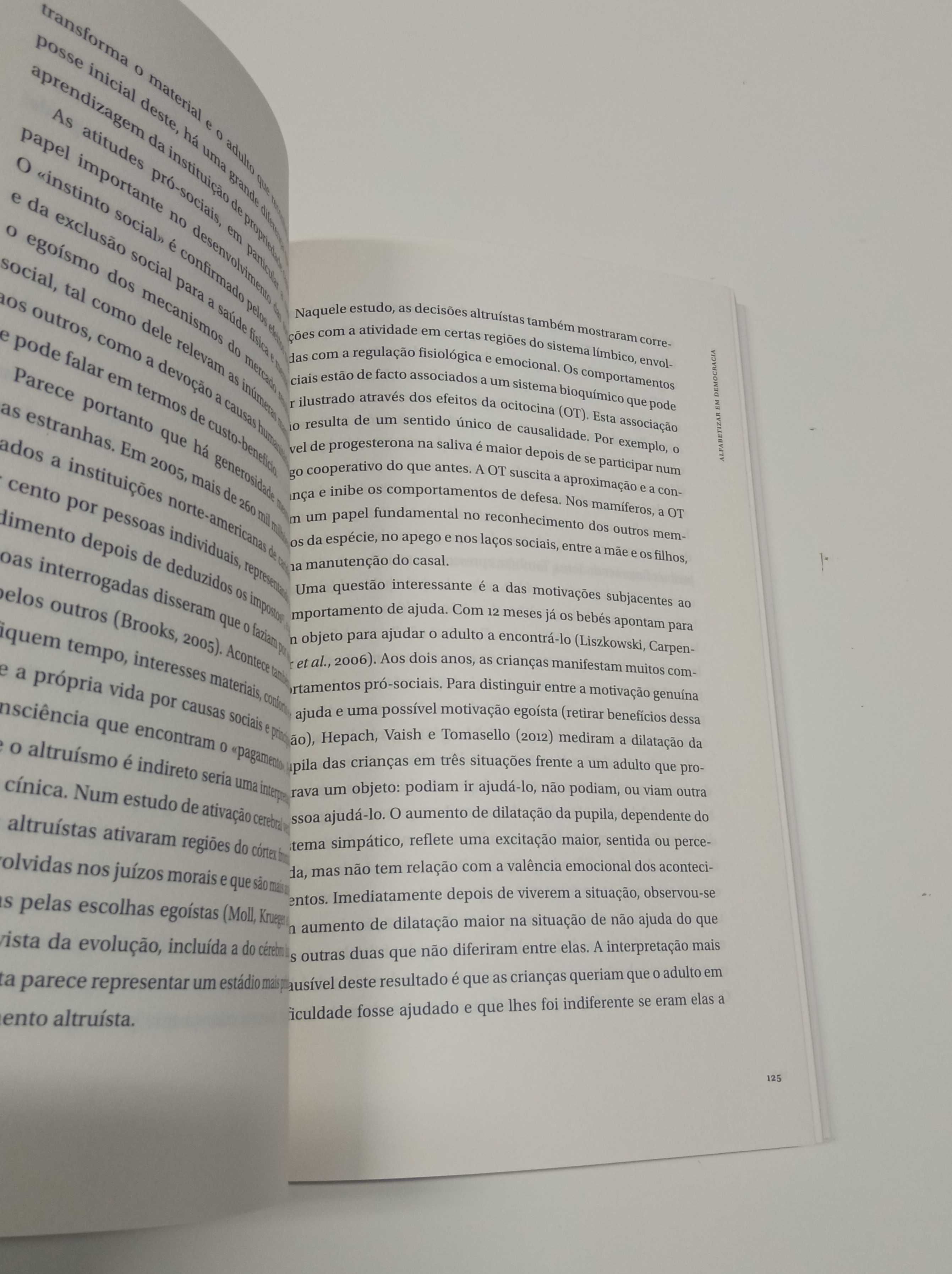 Alfabetizar em Democracia, de José Morais