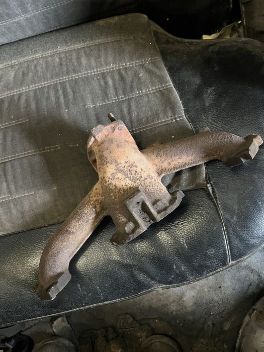 Продам два впуск и випуск колектор ваз