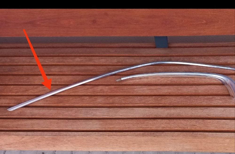 Уплотнитель БМВ е38,передний, новый, на хром модинг