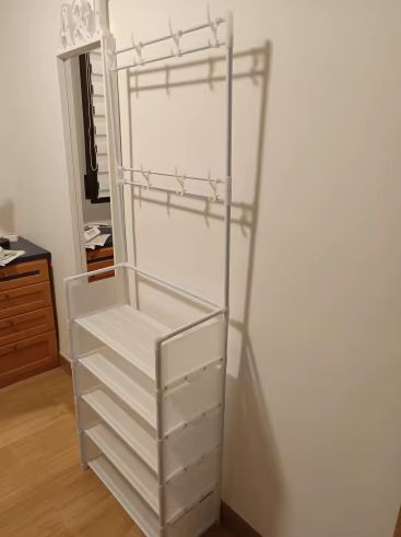 Wieszak stojący do przedpokoju biały