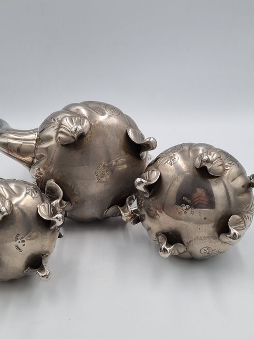 Sygnowany zestaw kawowy/herbaciany plater