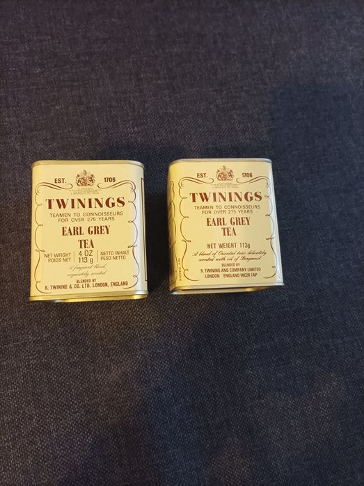 Dwie puszki po herbacie