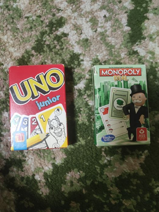 Настольные ,карточные игры Уно и монополия.