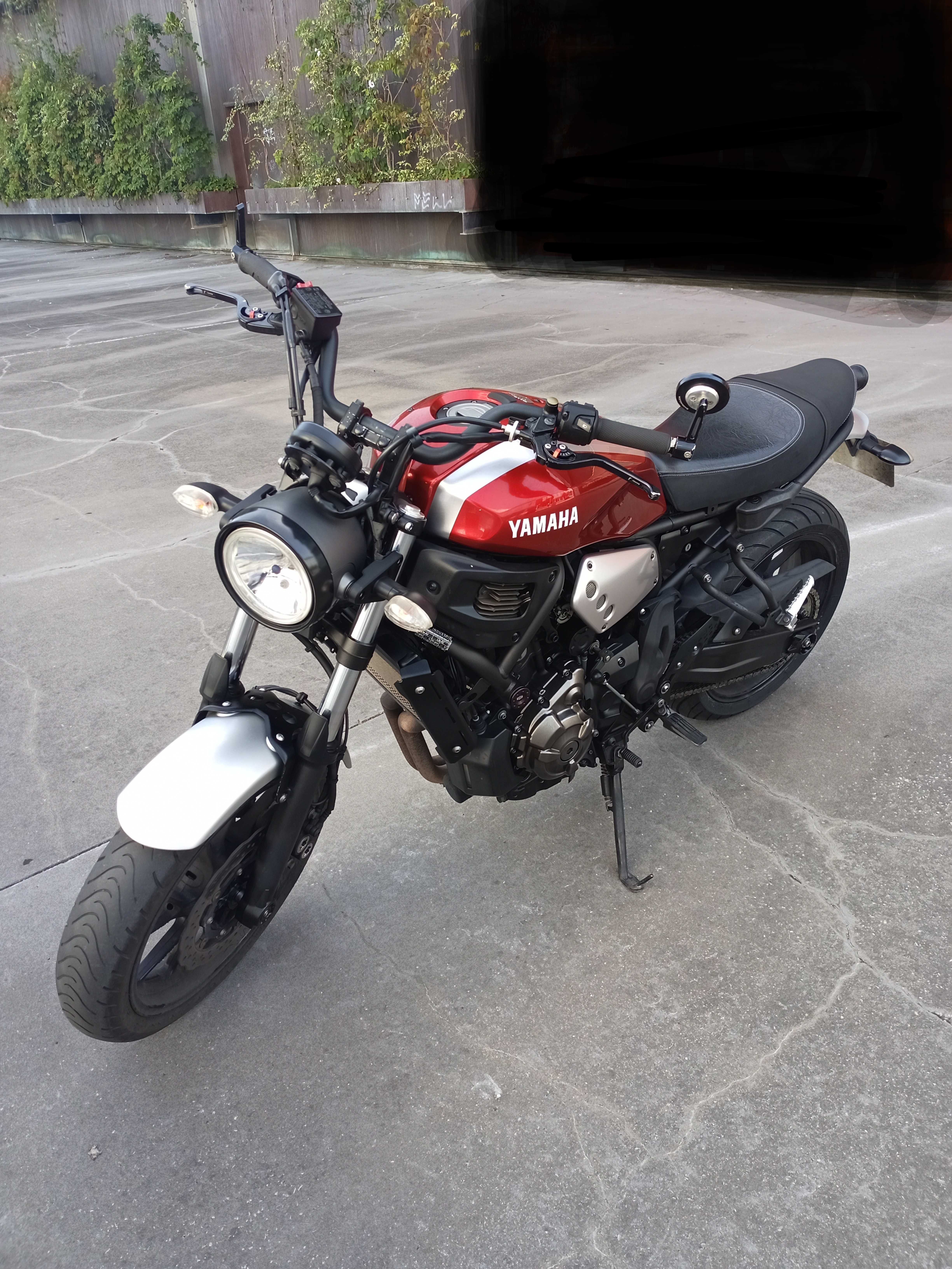 XSR 700 Estilosa, Potente e Agradável