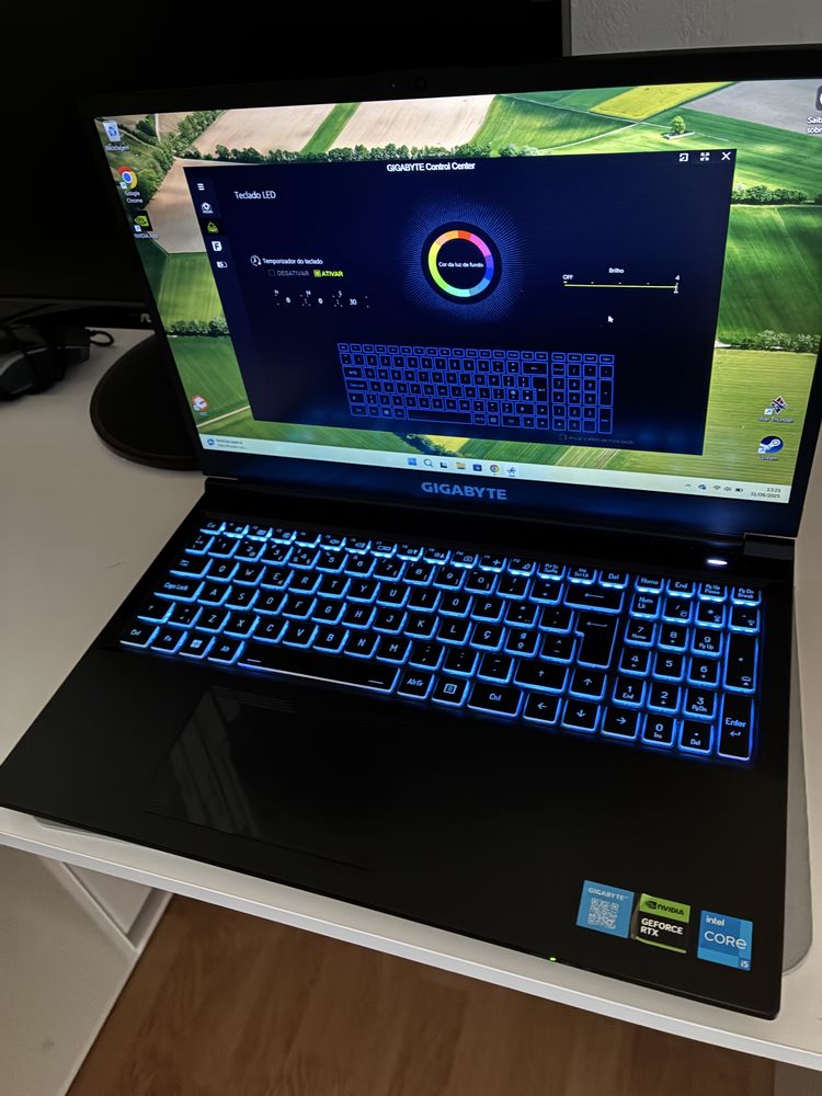 Portatil Gaming Gigabyte G5 RTX 4060 I5 13500H 16Gb RAM