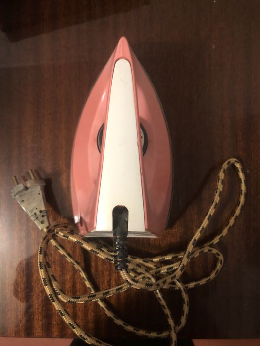 Утюг б/у в хорошем рабочем состоянии