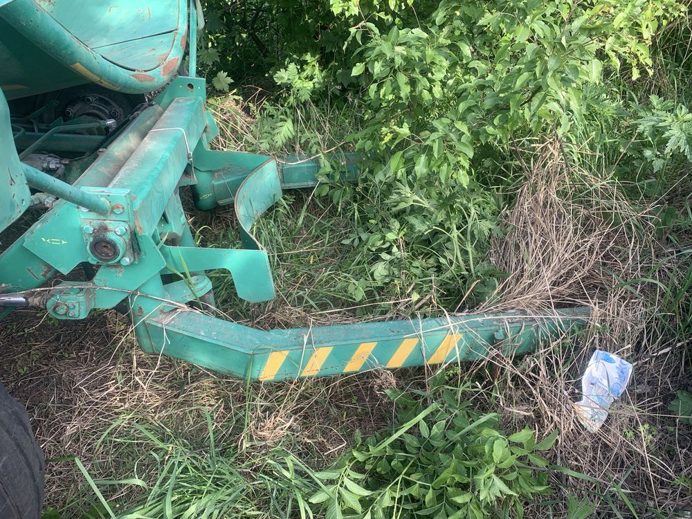 Подрібнювач грубих кормів у тюках ІРК-145