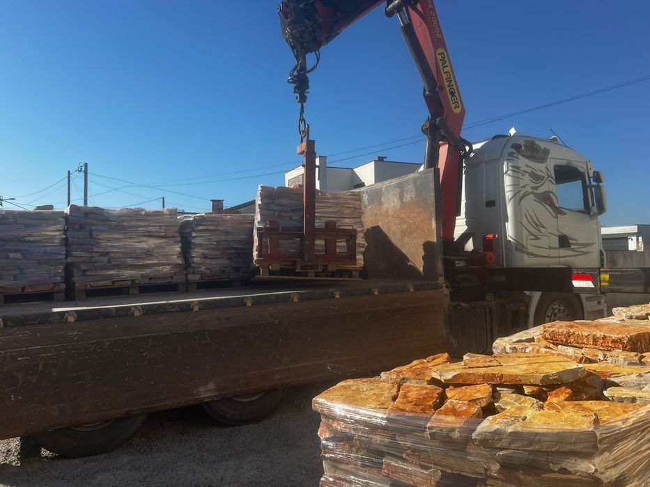 "SERVIÇOS PRESTADOS CAMIÃO GRUA"