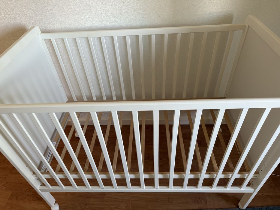 Cama de bebé Bambino + colchão e 3 lençóis (bom estado)