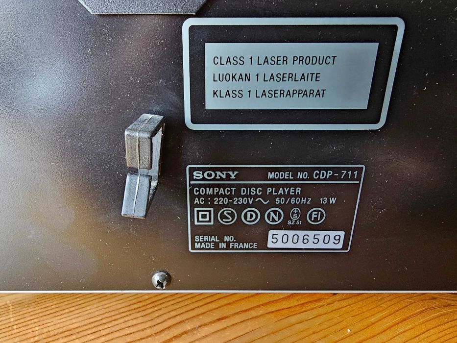 CD плейер Sony CDP-711