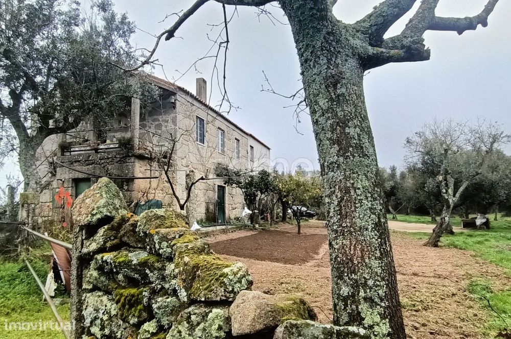 Moradia T1 com espaço exterior e vista magnífica para Serra da Estr...