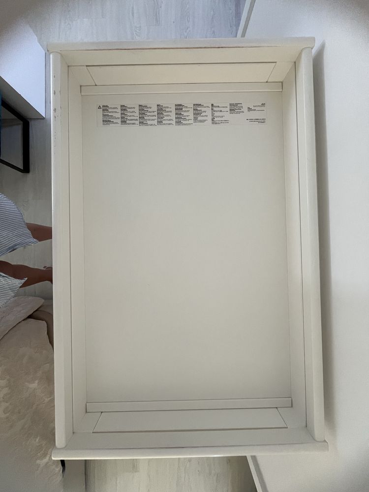 Conjunto de trocador ikea branco e muda fraldas
