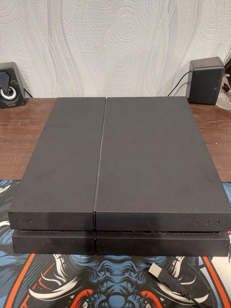 Продаємо PS4 на 1тб б/у