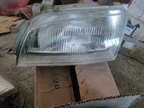 Farol Toyota carina E