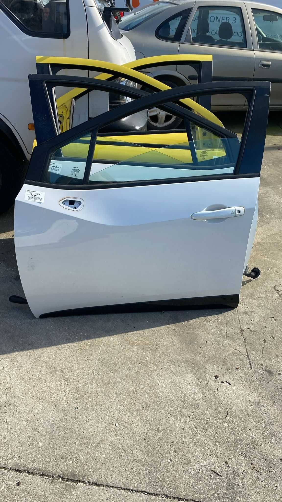 Porta Frente Esquerda Nissan Micra K14 do ano 2016