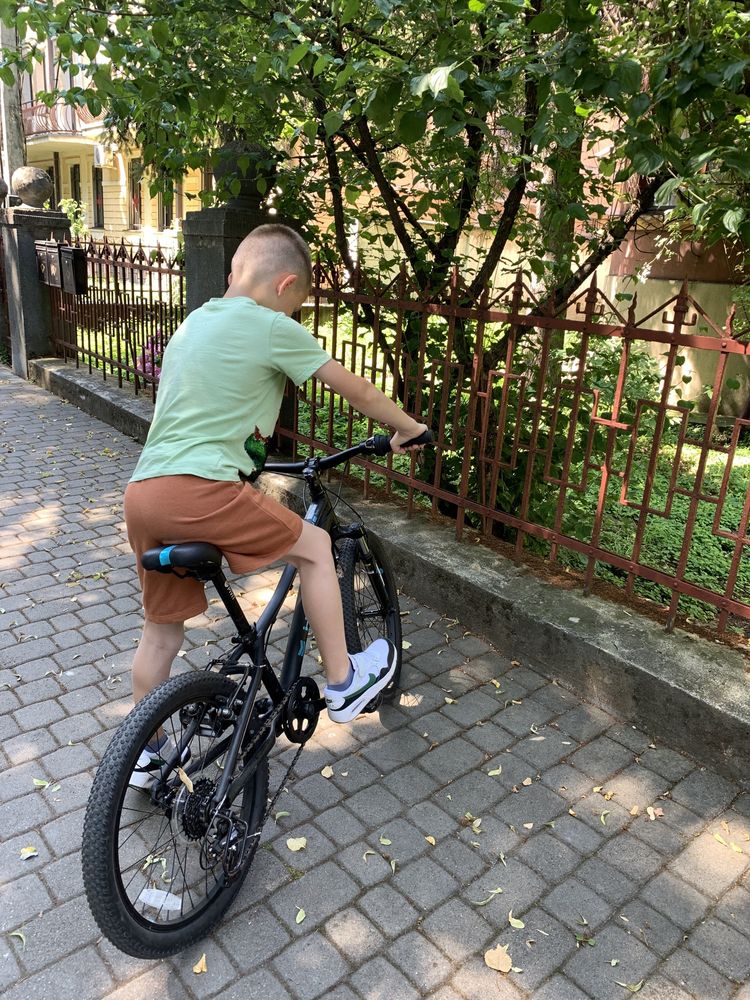 Велосипед дитячий (для хлопчика 7-9 років)