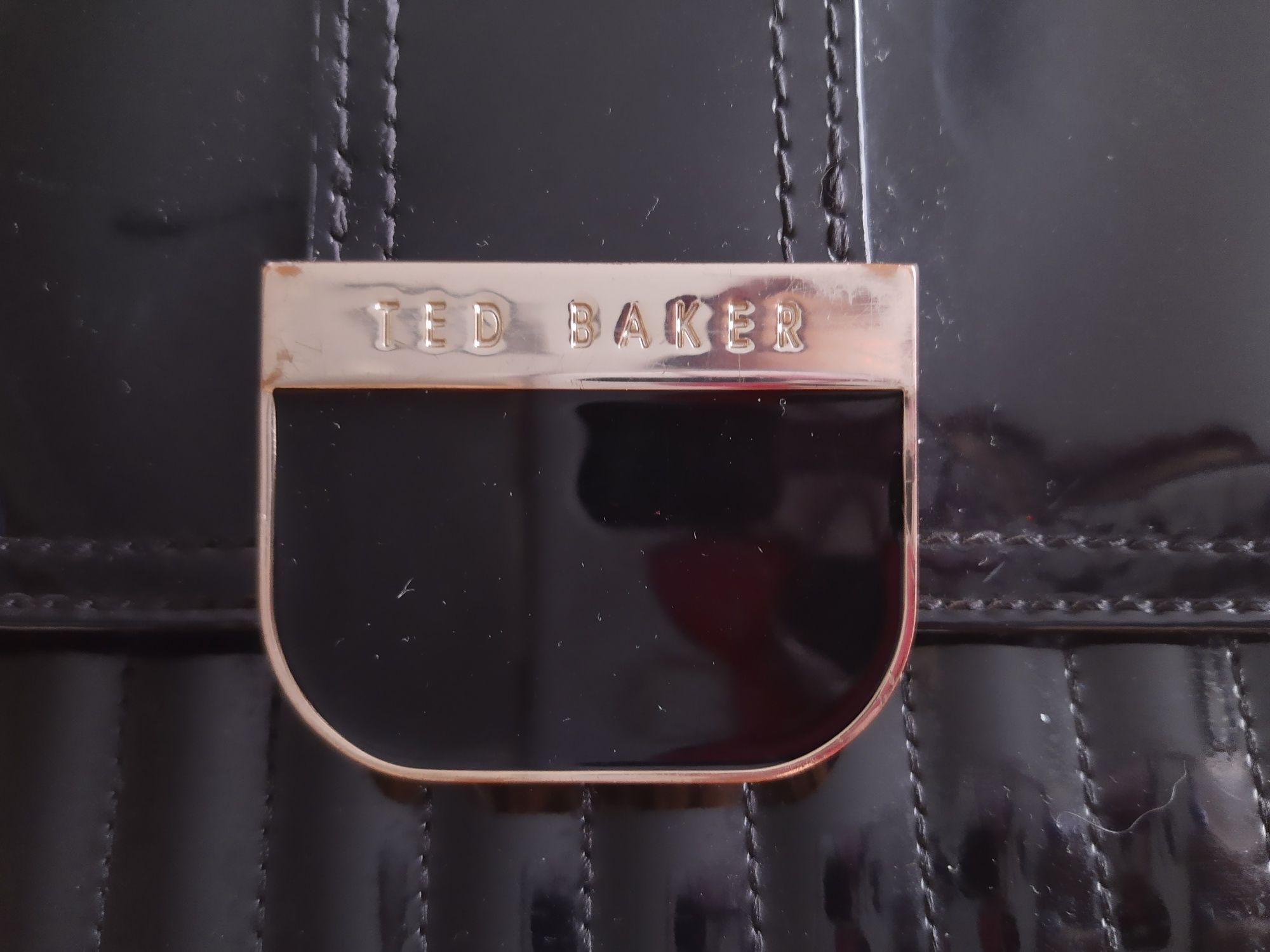 Torebka kopertówka Ted Baker w psy, buldogi