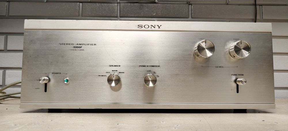 Końcówka mocy SONY TA-3200F. Hi-fi stereo
