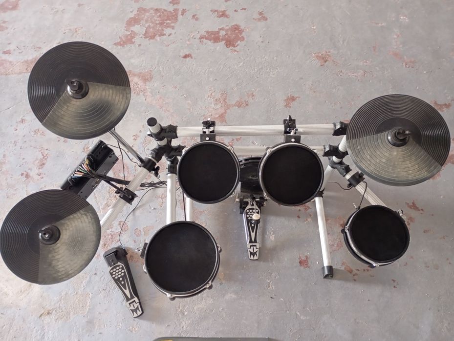 "Bateria Eletrónica Completa – 5 Peças + Módulo, Excelente Estado"