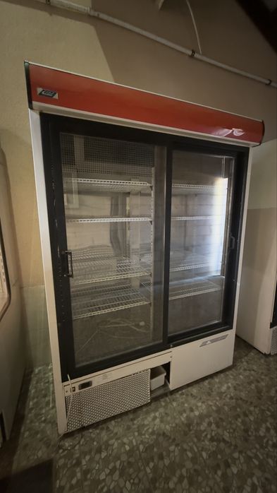 Хрлодильный шкаф торговое оборудование б/у