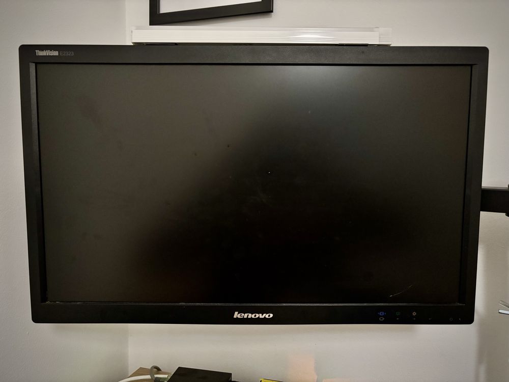 Vendo dois monitores Lenovo E23 e Philips 243V + dual arm