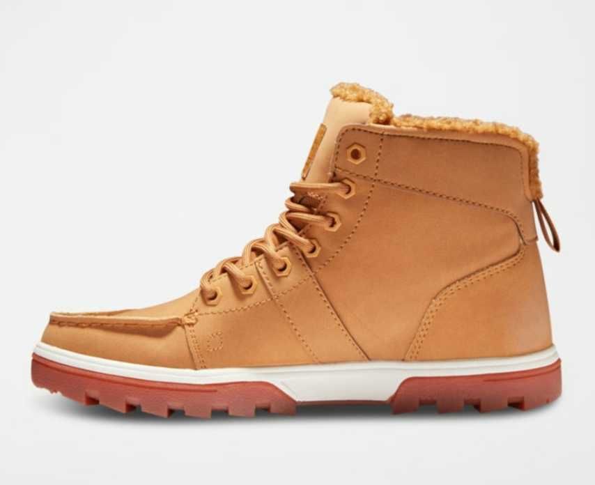 Botas forradas em couro