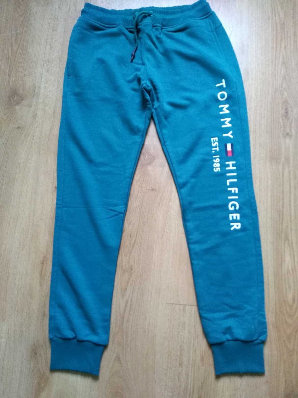 Spodnie dresowe z TOMMY HILFIGER rozmiar L pas 78cm