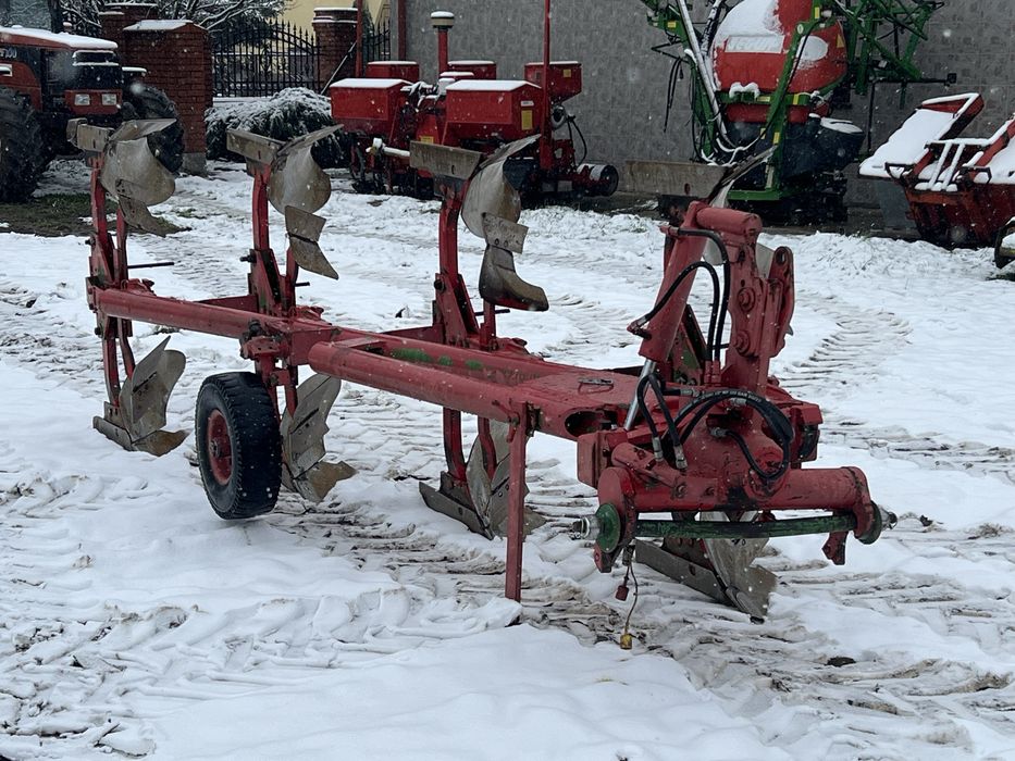 Pług obrotowy 4 skibowy Charlier świeżo sprowadzony Huard Kverneland