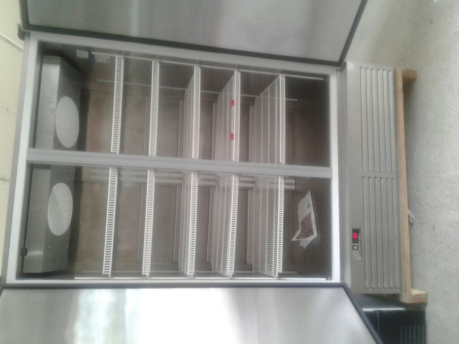 Шафа  шкаф холодильний універсальний регали горки .  морозилки бонети