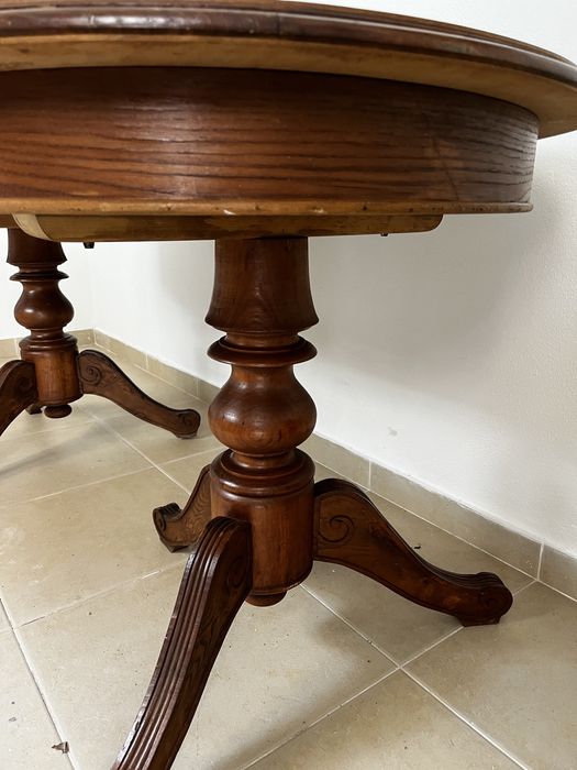 Mesa de sala em Carvalho maciço