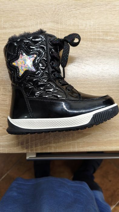 Sprzedam nowe buty na sezon zimowy dla dziewczynki