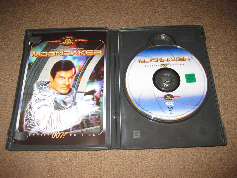 DVD "007 - Aventura no Espaço" com Roger Moore