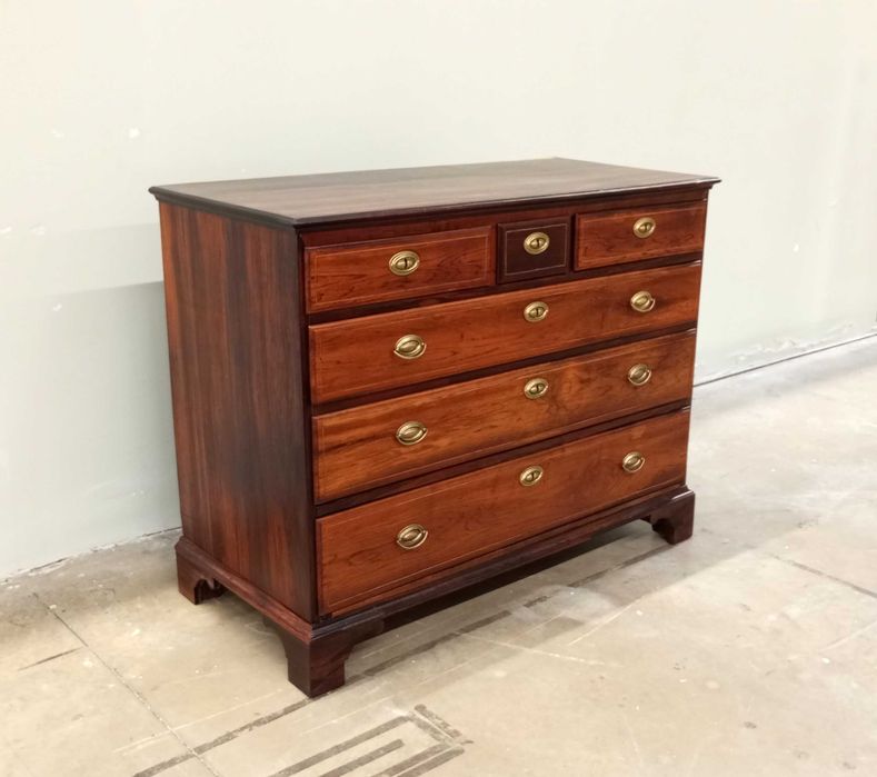 Antiga cómoda D. Maria em pau-santo séc. XVIII/XIX