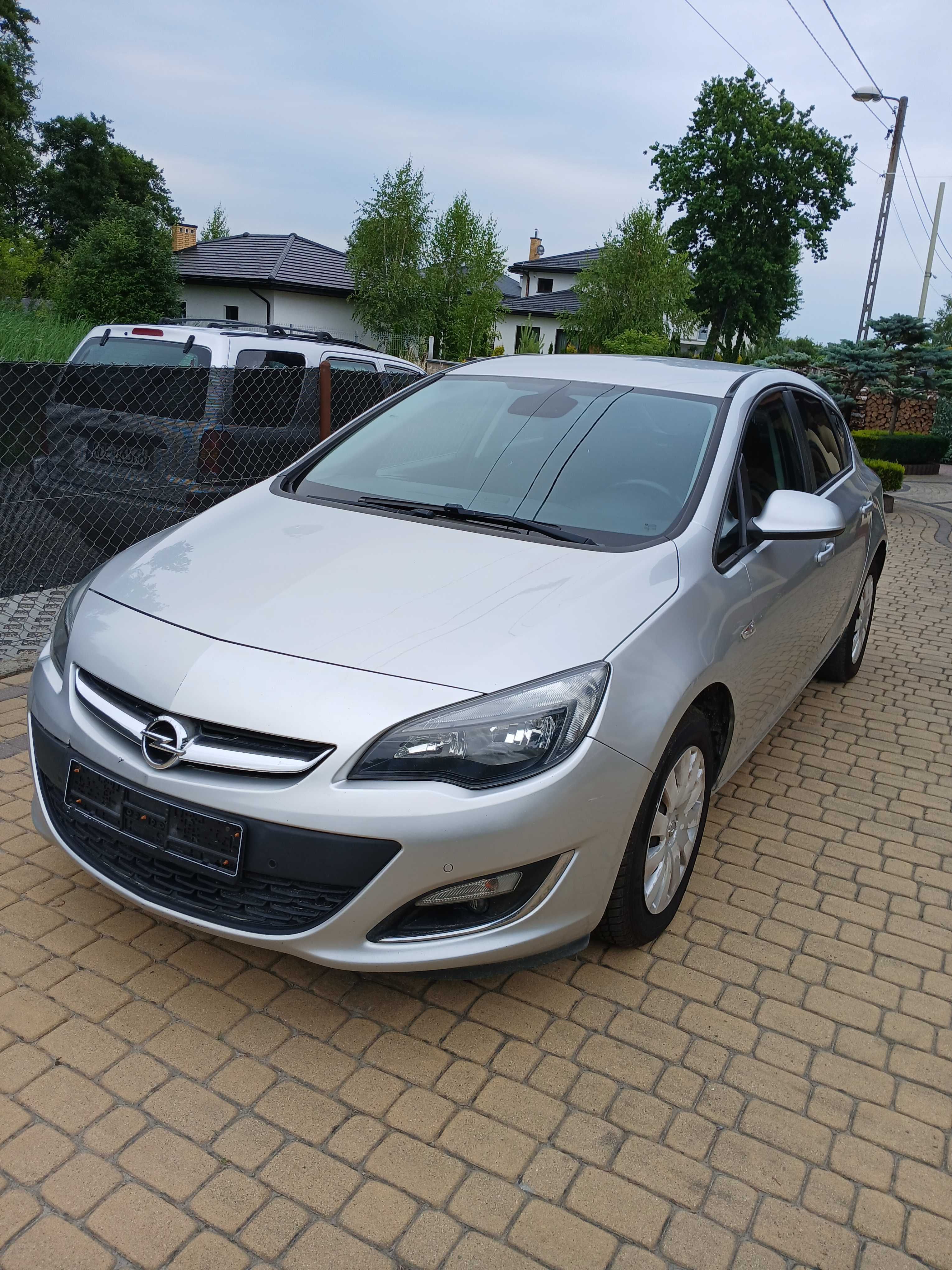 Opel Astra J 1.4B Klima 5drzw
