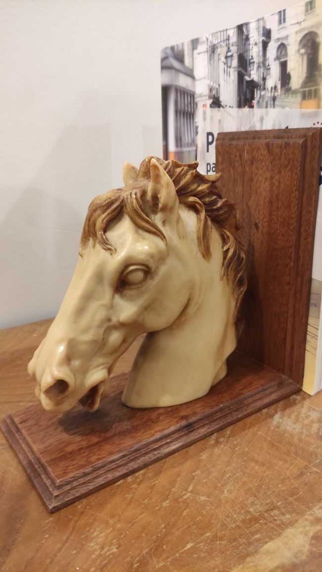 Suportes livros cavalos