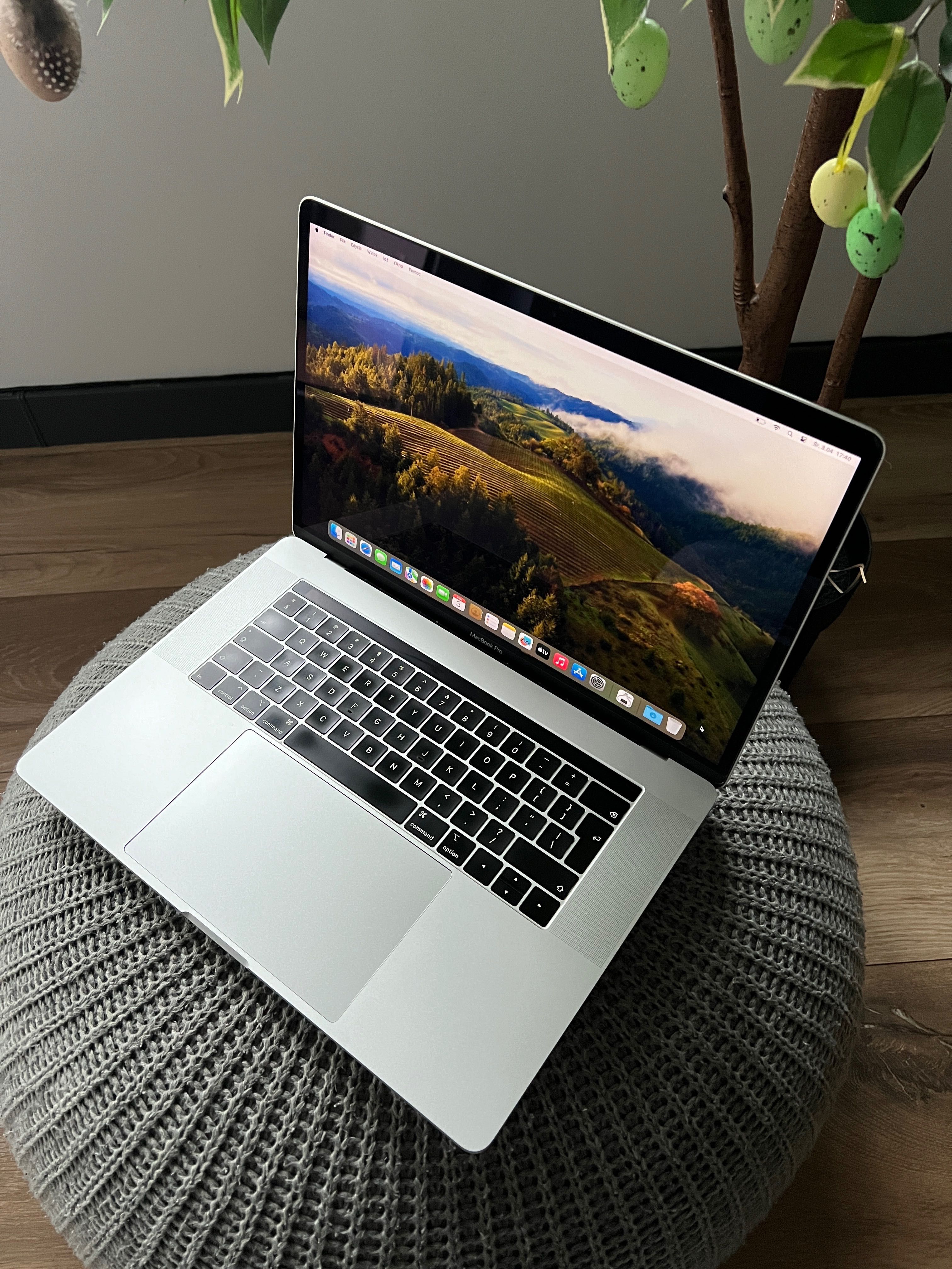 laptop MacBook Pro 15" 2018 / 16GB RAM / 512 GB / Intel i7 2,6 GHz