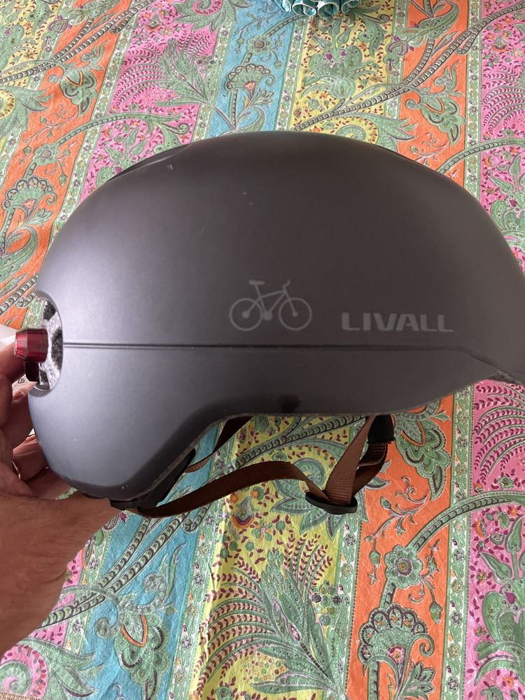 Capacete bicicleta skate inteligente Livall