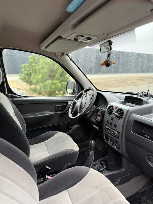 Автомобіль Peugeot Partner