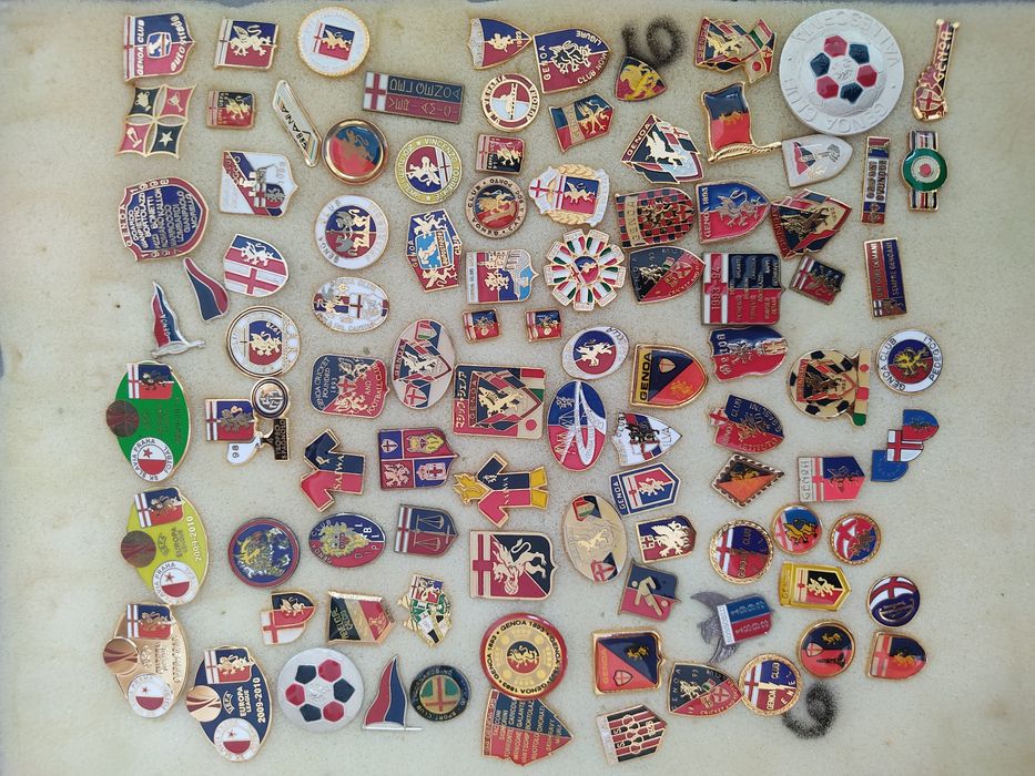 Pins Genoa Itália