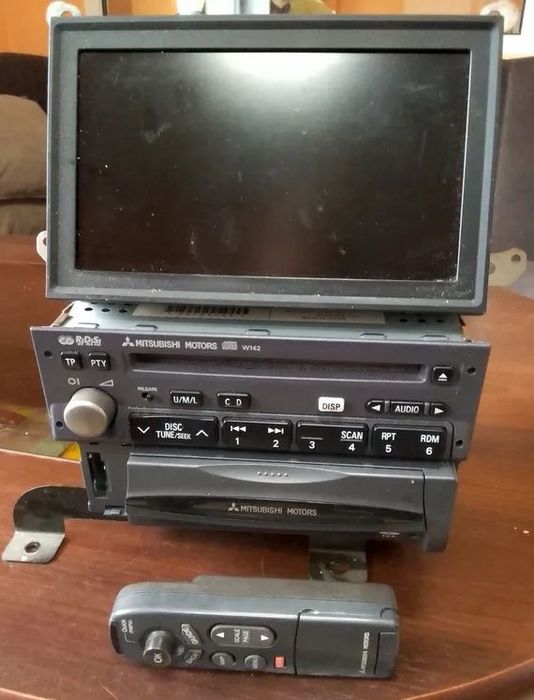 MITSUBISHI GRANDIS CD RADIO NAVI+PILOT