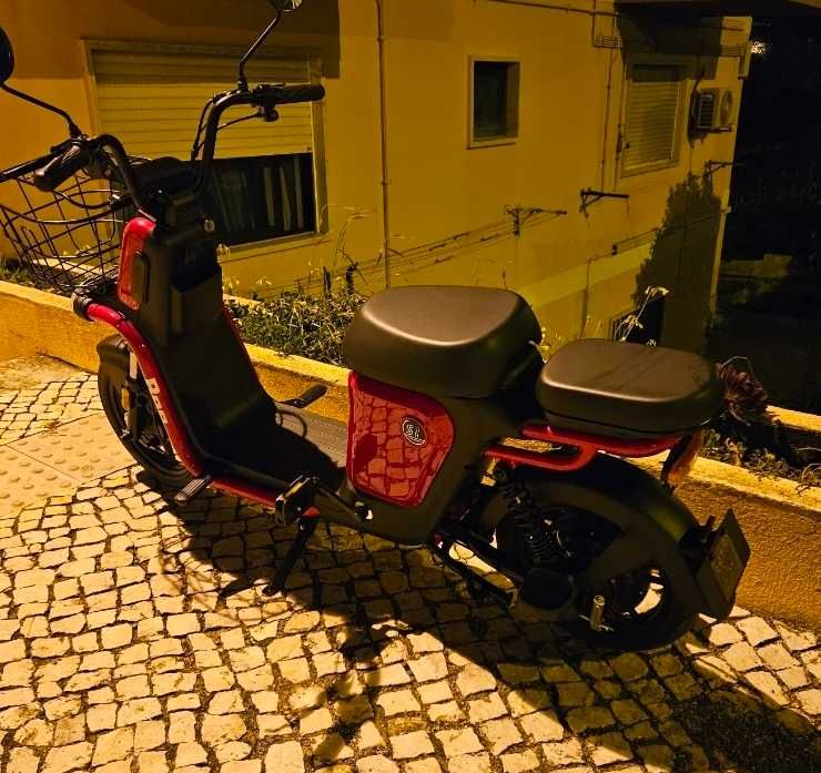 Scooter Bee S1 com seguro