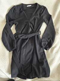 Czarna sukienka reseced z blyszczaca nitka