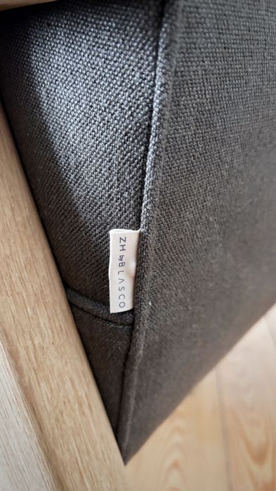 Poltrona de carvalho estofada da Zara Home by Blasco