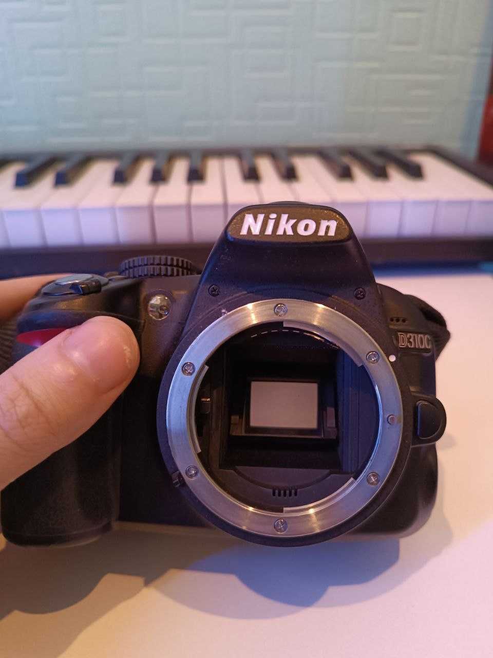 Фотоапарат Nikon D3100 з об'єктивом Nikon DX af-s nikkor 55-300mm