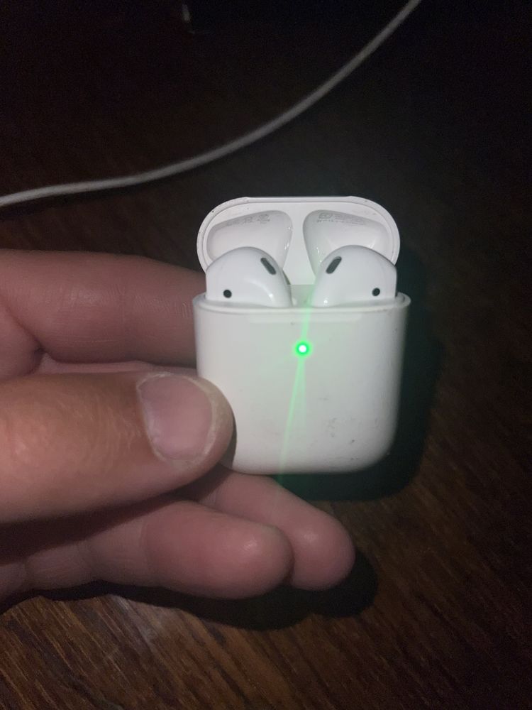 Airpods 2 бу в хорошем состоянии оригинал