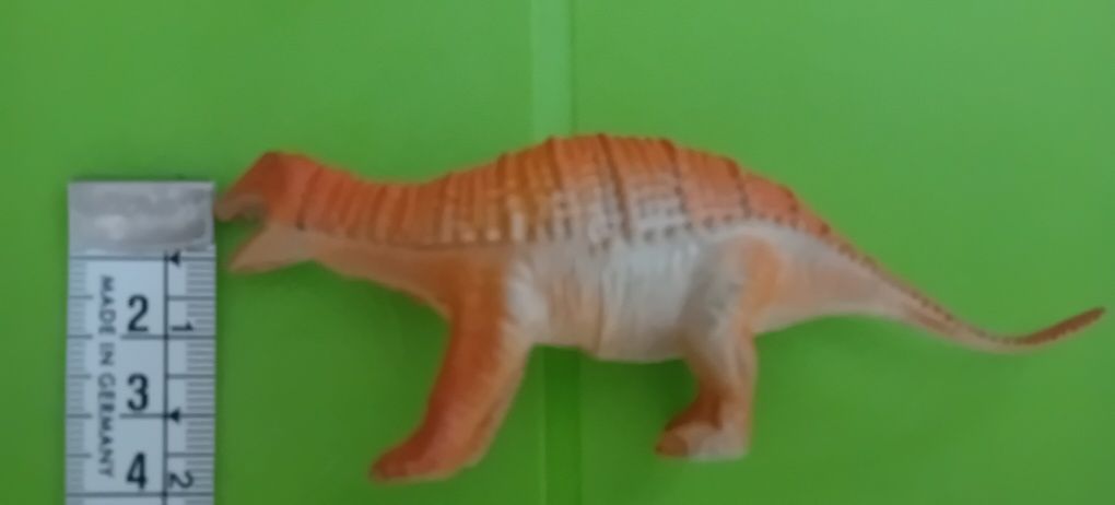 2 Dinossauros e Ovo