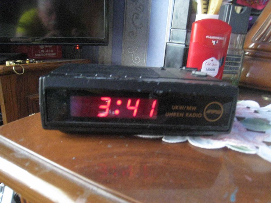 Радио . часы . будильник   из Германии