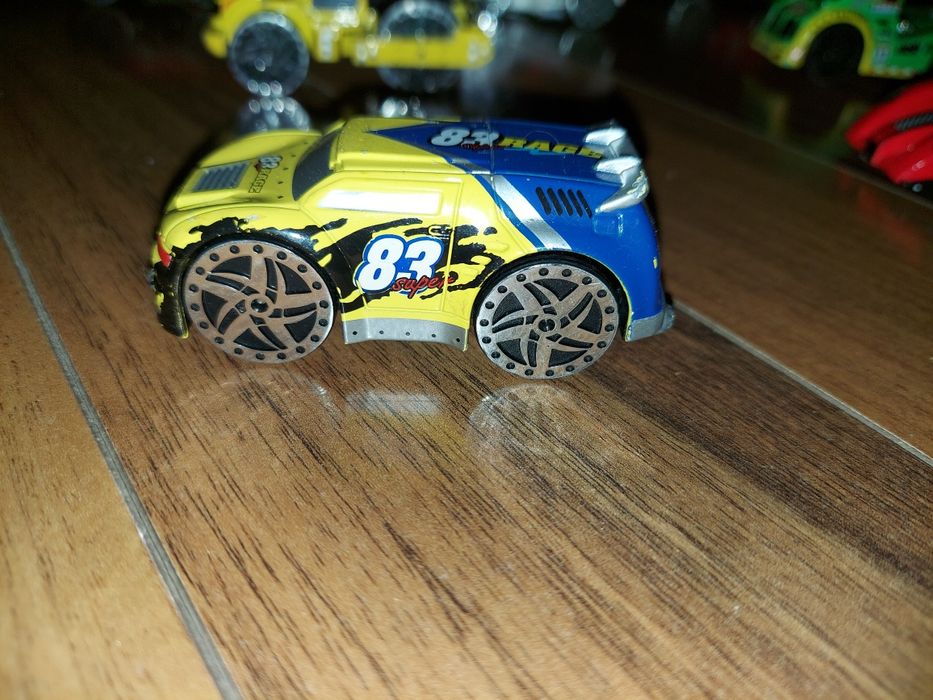 Duże auto z naczepą i podnośnikiem HDS + 11 aut.